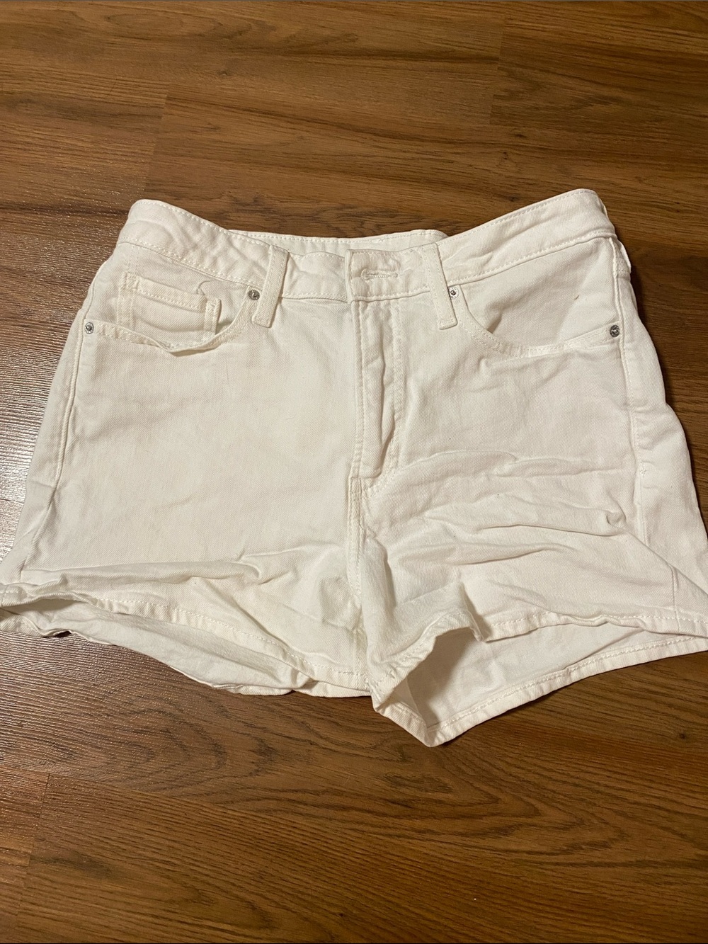 ✨8/$10. Old Navy. Women’s White High-Rise Denim Shorts. Size 12